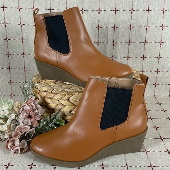 AEROSOLES Shoes - Aerosoles “Brandi” Wedge Bootie Sz 7.5 Brown Faux Leather Ankle Boots Comfy Boot
